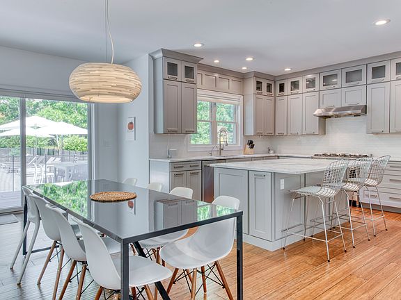 5th image of 24 Harbor View Dr