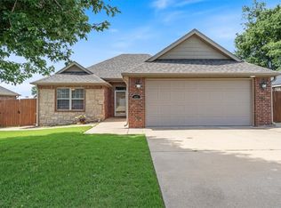 402 W Worchester, Siloam Springs, AR 72761