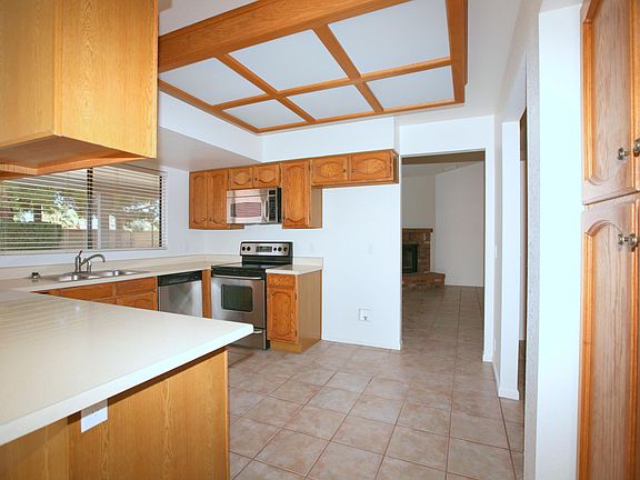 4th image of 4301 E Greenway Ln