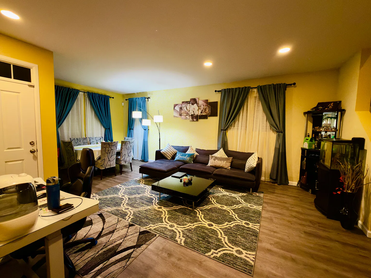 4 bed, 2.5 bath, 2070 sqft, $3,550 — Photo 3
