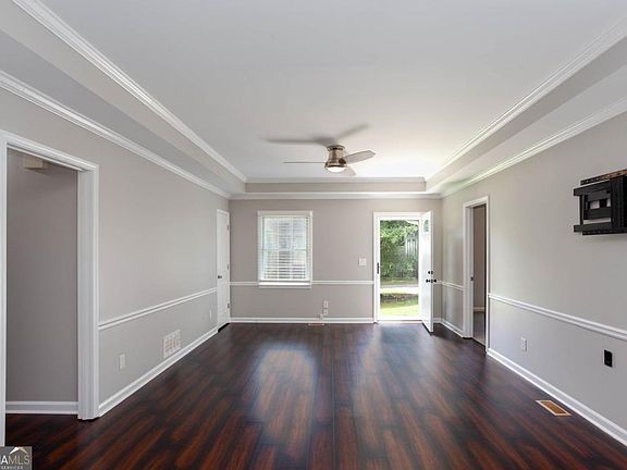 5th image of 1420 Greenwood Ct