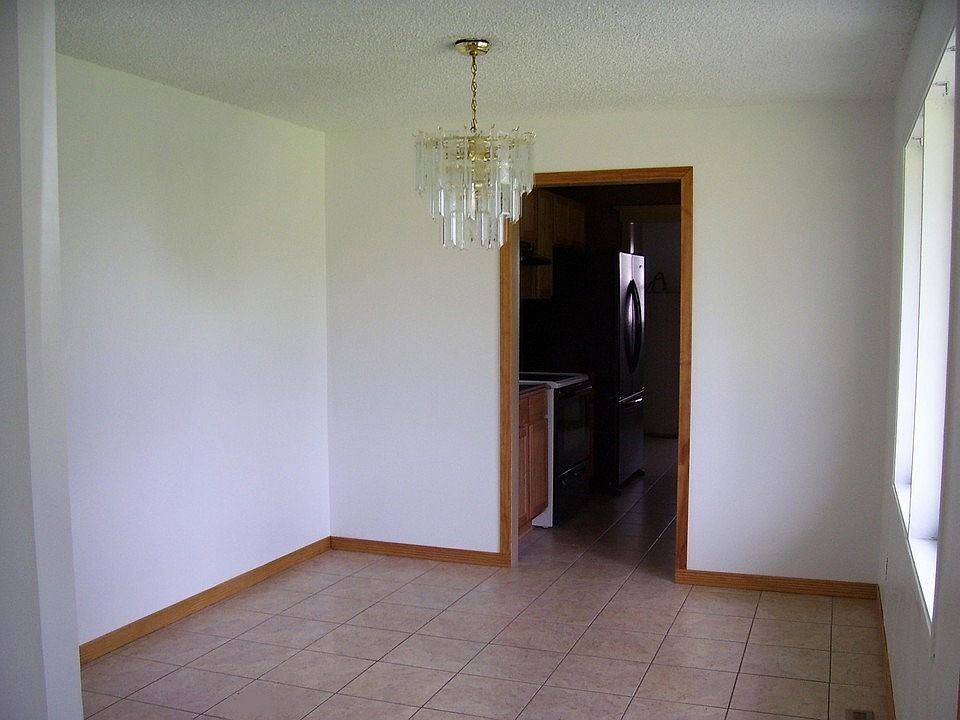 2nd image of 615 S 3rd Ave