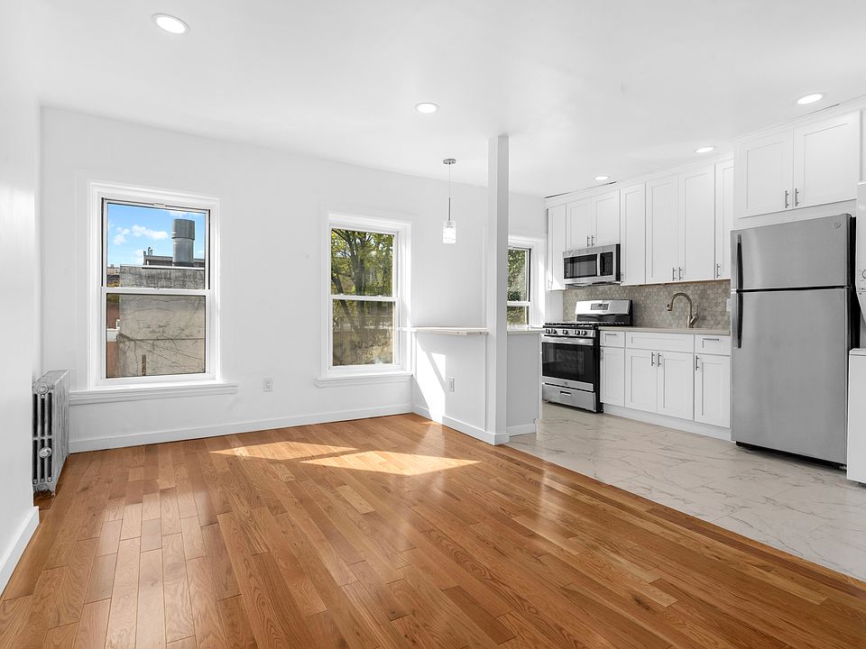 1st image of 946 Pacific St APT 3