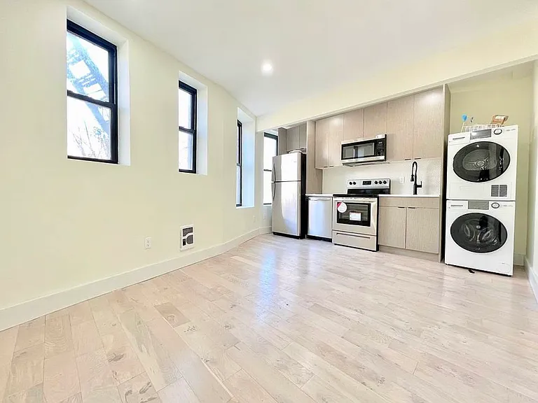2112 Regent Pl #2W — Photo 1
