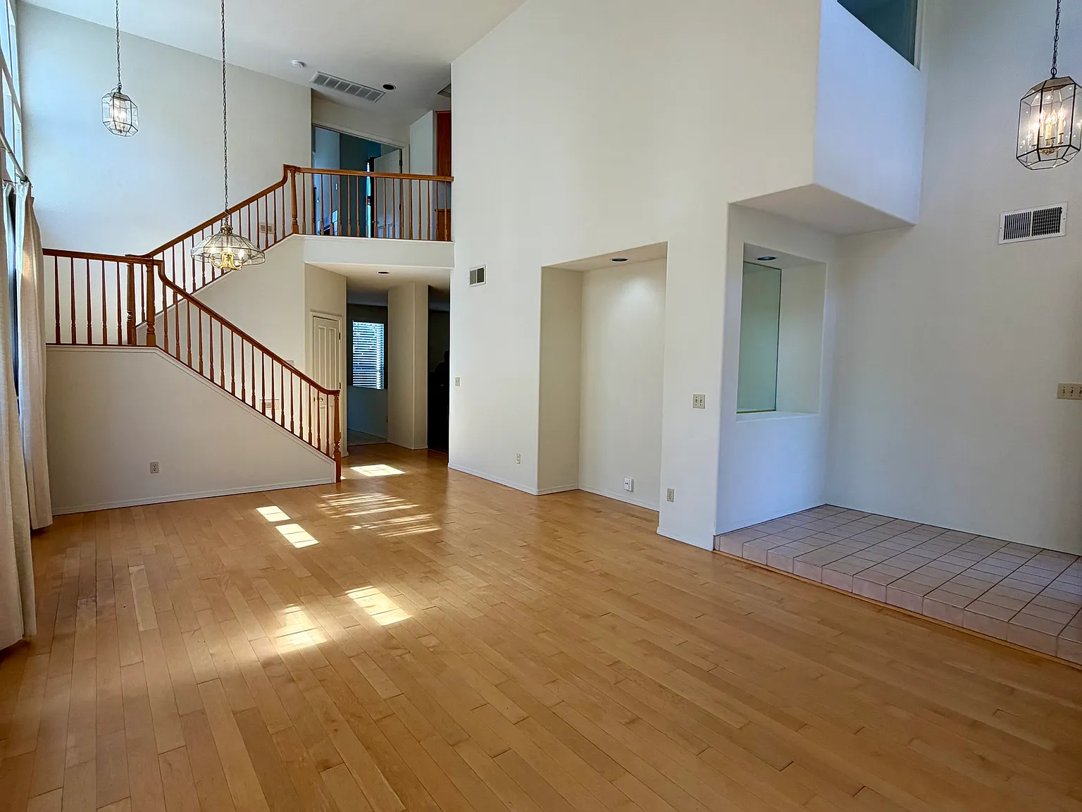 5 bed, 2516 sqft, $5,400 — Photo 3