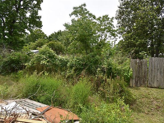 3rd image of 6048 Woodview Dr