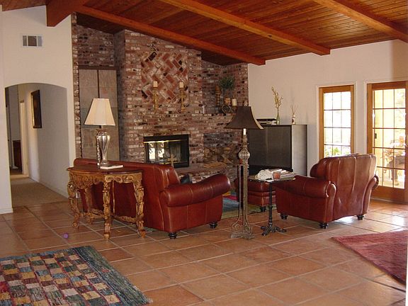 Great Room w/fireplace