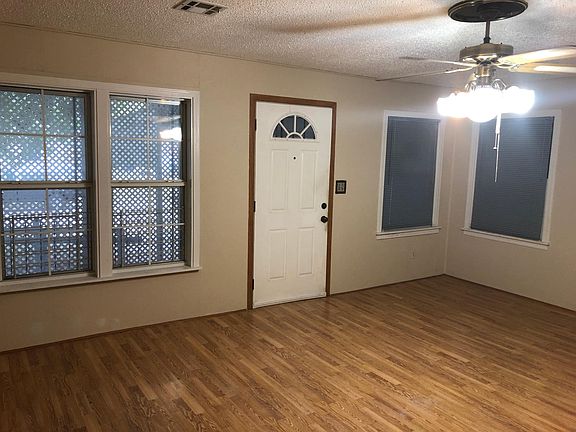 3rd image of 101 SW 42nd St