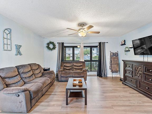 5th image of 2725 S Oakland Forest Drive #102