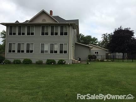 East side view is 2 sunrooms