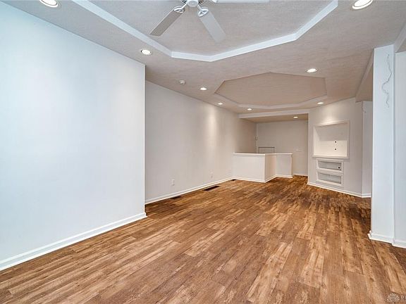 4th image of 36 Erie Ave