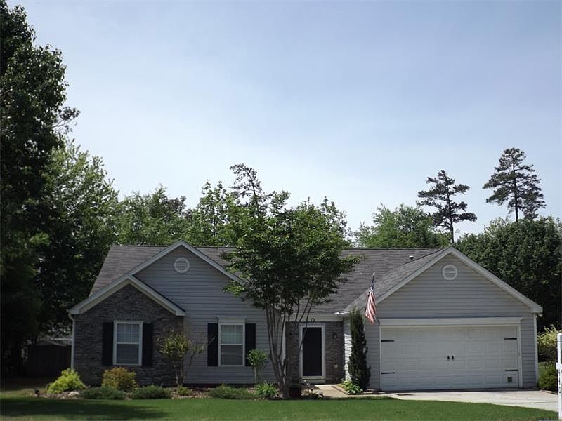 1st image of 440 Crested View Dr