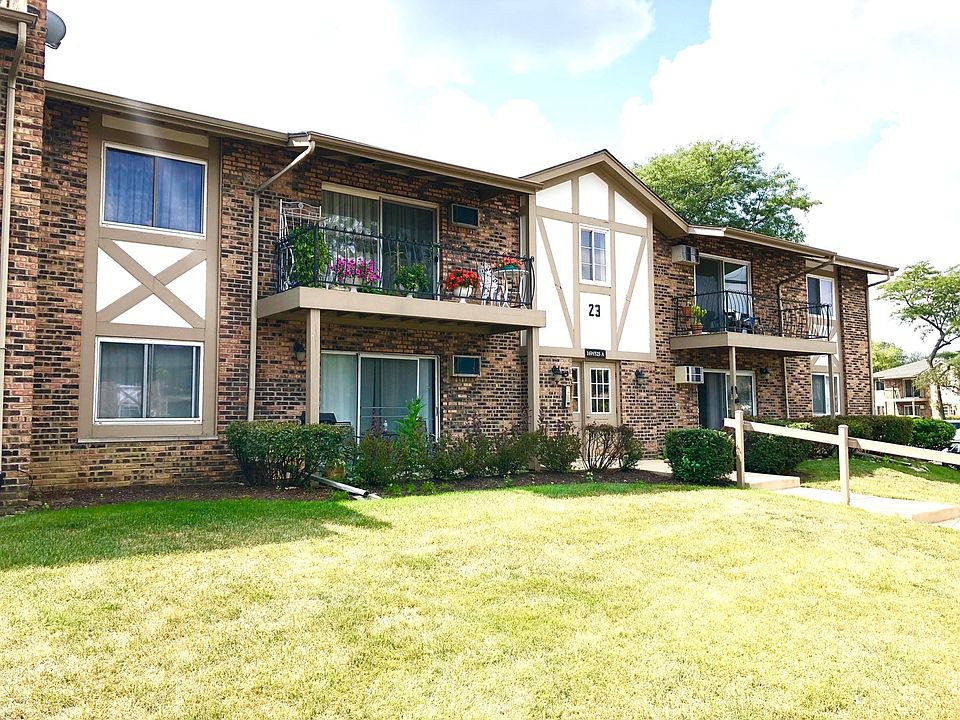 1st image of 16W525 Lake Dr APT 203A