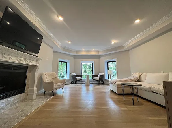 29 Brimmer St APT 3, Boston, MA 02108