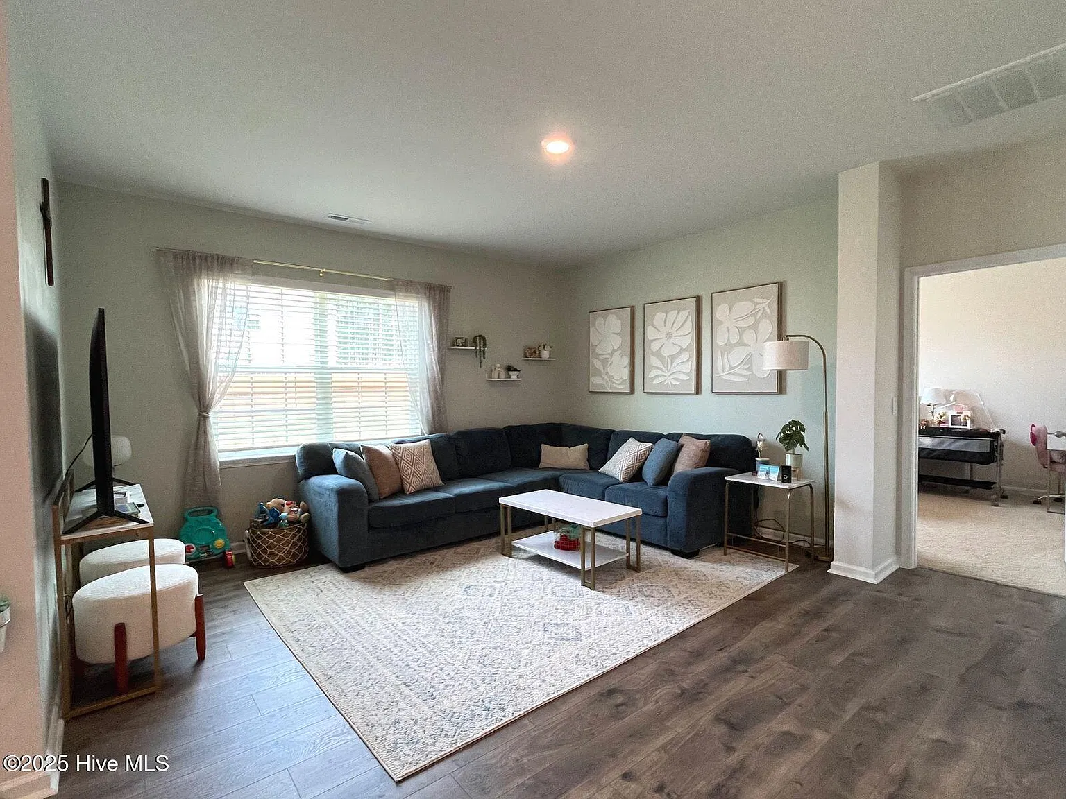 4 bed, 2.0 bath, 1765 sqft, $1,900 — Photo 2