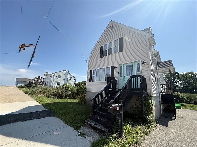 735 Sea St — Photo 1