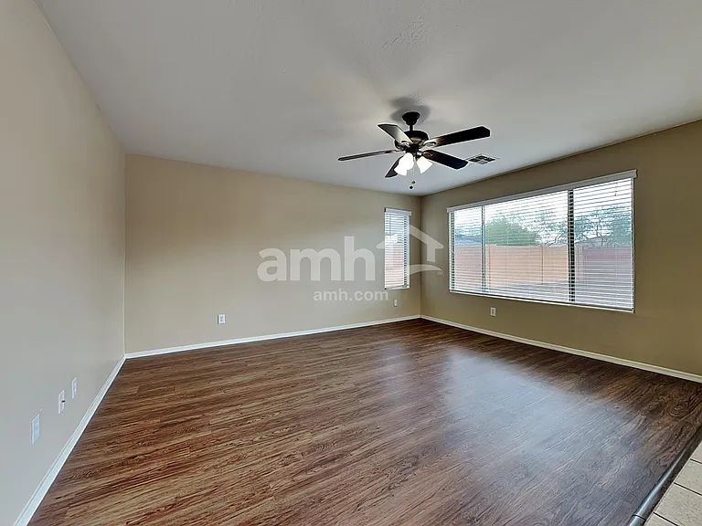206 S 151st Ave — Photo 4