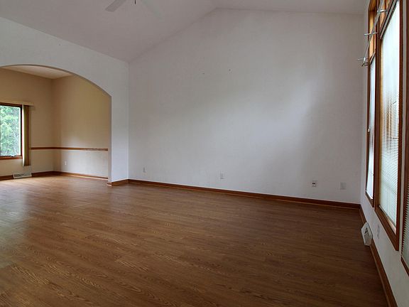 2nd image of 112 Abbington Cir