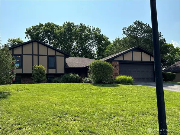 6642 Portrait Dr, Clayton, OH 45415