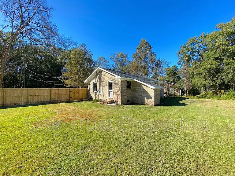 167 Giles Dr — Photo 16