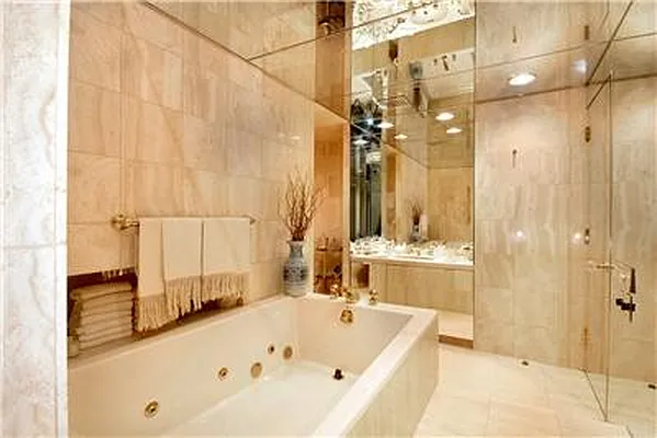 Sold by Warburg | media 7