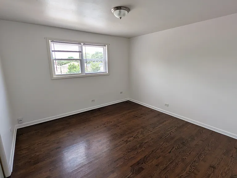 2654 W Rascher Ave #303 — Photo 24