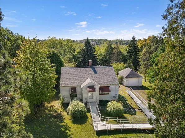 156 E Taylor Rd, Bedford, OH 44146