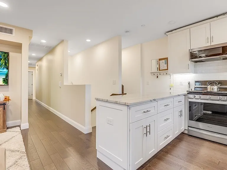 44 W Eagle St #3 — Photo 3