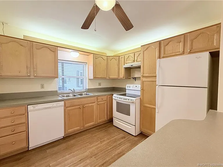 6531 SE Federal Hwy #J202 — Photo 5