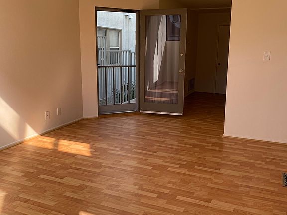 5th image of 37 Brooks Ave