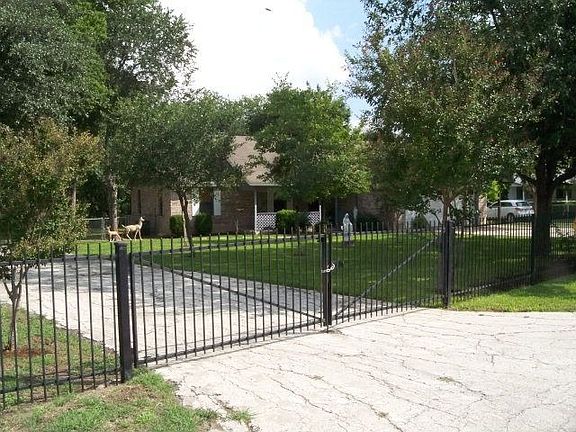 3rd image of 626 River Springs Dr