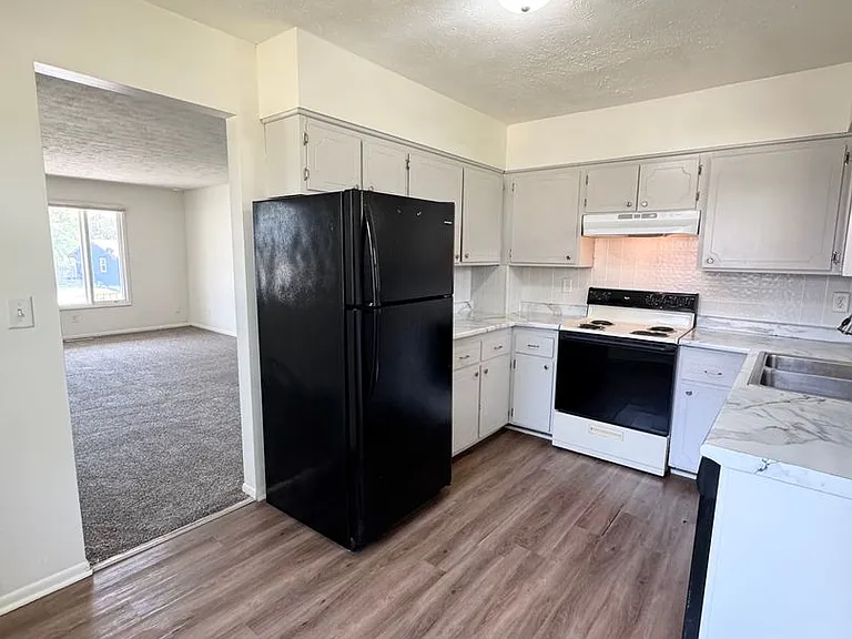 4874 Robin Dr — Photo 5
