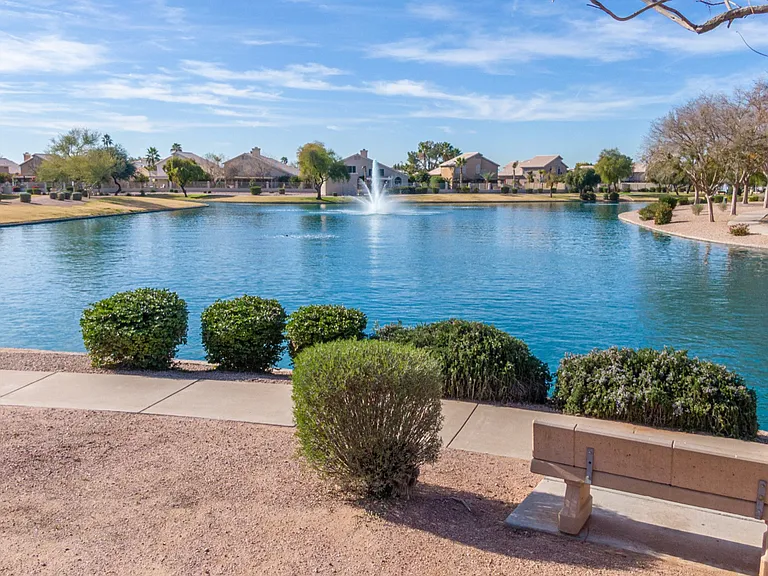 445 W Sereno Dr — Photo 23