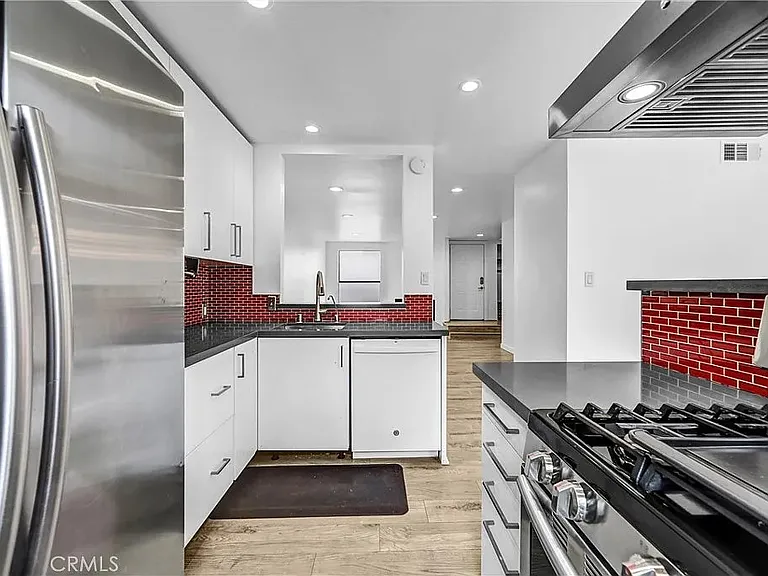 219 N Isabel St #4 — Photo 4