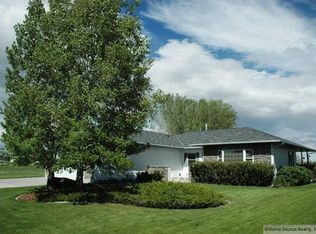 709 Village Dr, Riverton, WY 82501
