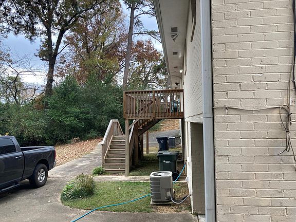 509 unit, view of common porch behind unit.
