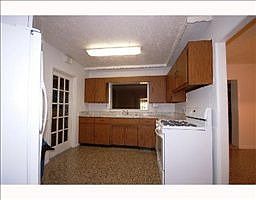 4th image of 10305 N Armenia Ave
