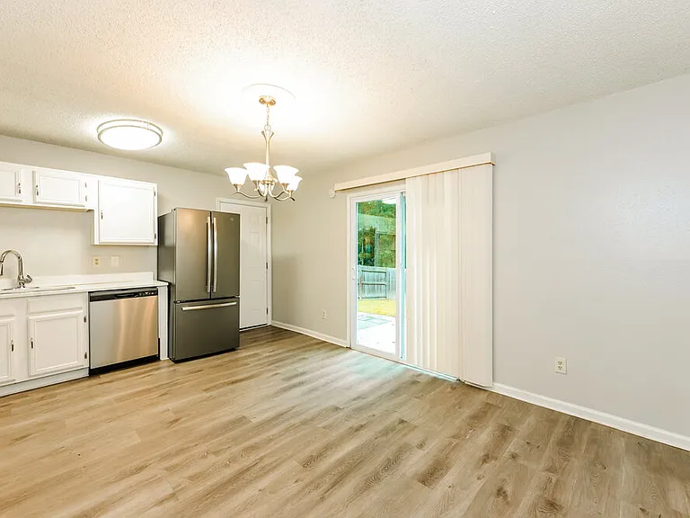 1612 Picadilly Ct NE — Photo 6