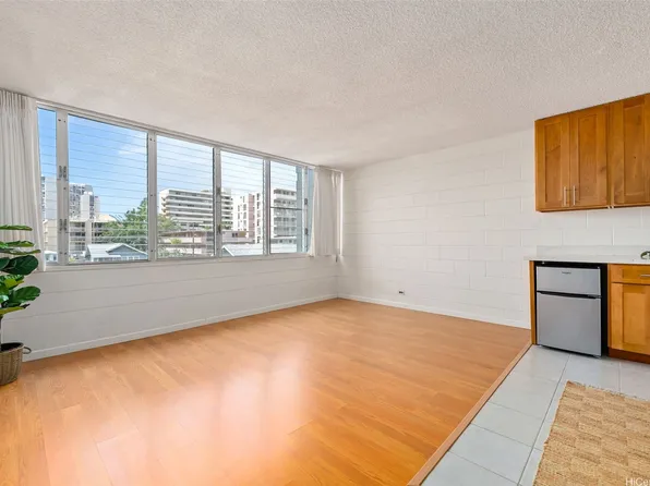 1550 Wilder Ave APT B302, Honolulu, HI 96822