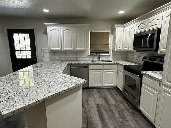 5th image of 3002 Tyler Ave