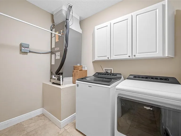 230 Clayton St — Photo 12