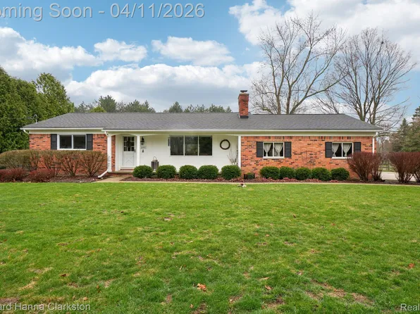 10995 Big Lake Rd, Davisburg, MI 48350