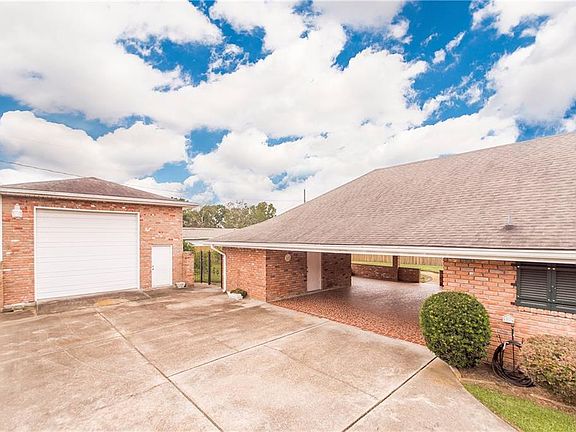 3rd image of 2612 Cedarlawn Dr