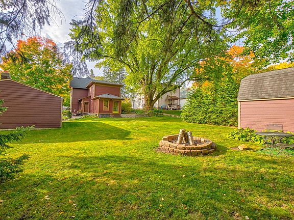 3rd image of 612 Rice St W