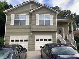 862 Rock Shoals Ct, College Park, GA