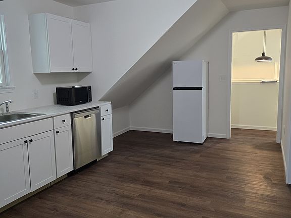 3rd image of 463 Cameron St SE #B