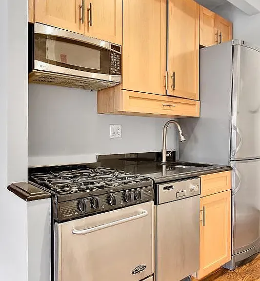 127 E 7th St #4C — Photo 4