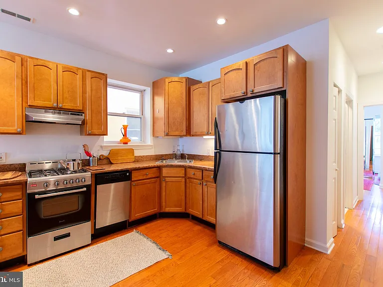 1921 Poplar St #1 — Photo 6
