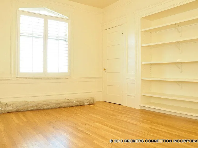 952 Powell St #14 — Photo 10