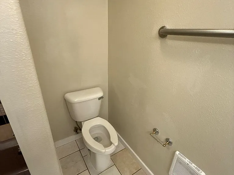291 Clay St W #3 — Photo 25